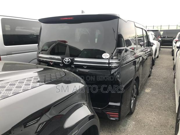 Toyota Voxy Non Hybrid SZ Black 2022