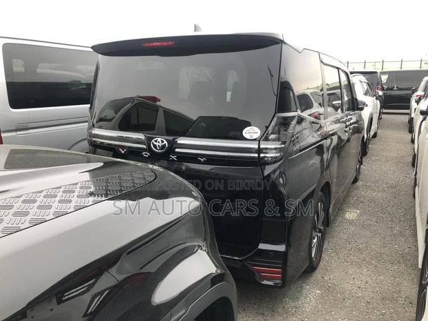Toyota Voxy Non Hybrid SZ Black 2022