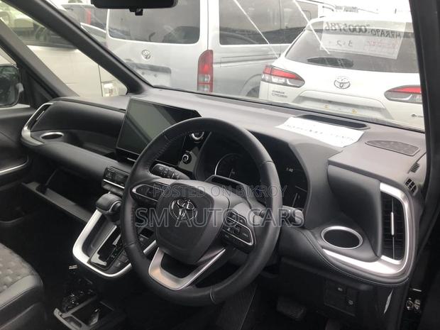Toyota Voxy Non Hybrid SZ Black 2022