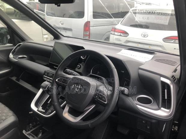 Toyota Voxy Non Hybrid SZ Black 2022
