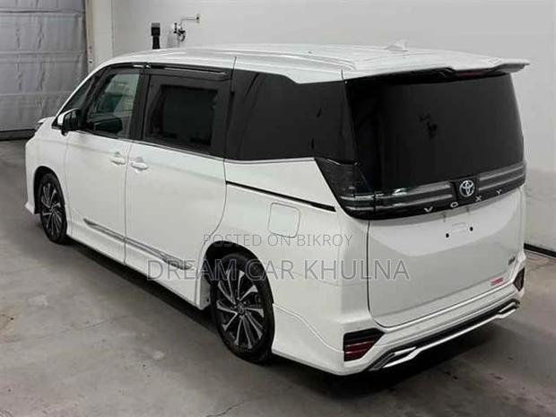 Toyota Voxy SZ Pearl Bodykit 2023