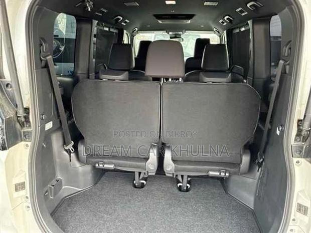 Toyota Voxy SZ Pearl Bodykit 2023