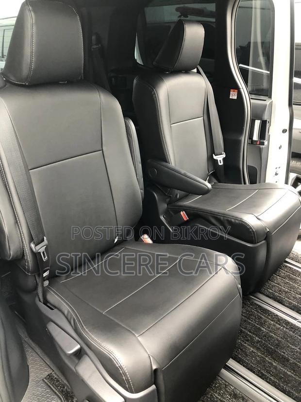 Toyota Noah SZ HYB MODELISTA KIT 2023
