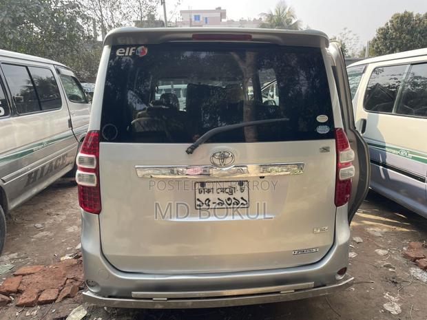 Toyota Noah 2010