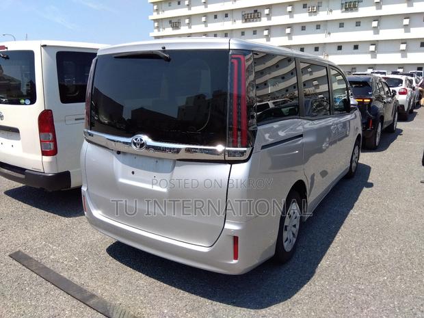 Toyota Noah KEY START... 2021