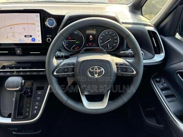 Toyota Noah G hybrid New shape 2022