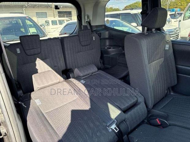 Toyota Noah G hybrid New shape 2022