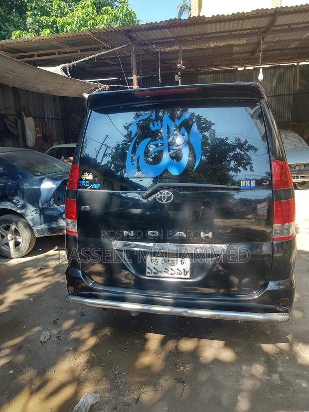 Toyota Noah 2002