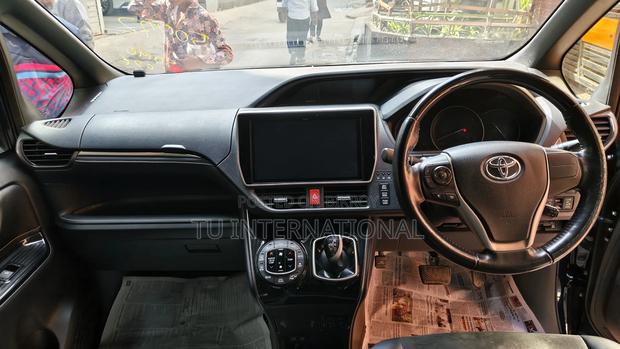 Toyota Esquire hybrid gi premium 2020