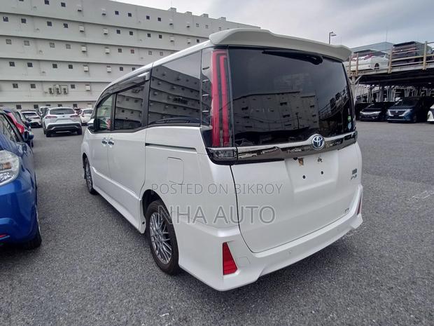 Toyota Noah WXB HYBRID 2021