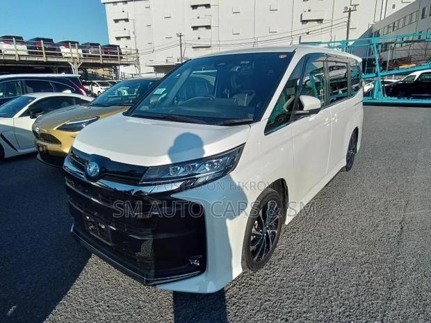 Toyota Noah Hybrid SZ Pearl New 2023