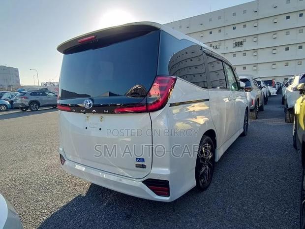 Toyota Noah Hybrid SZ Pearl New 2023