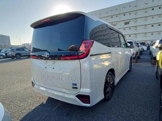 Toyota Noah Hybrid SZ Pearl New 2023