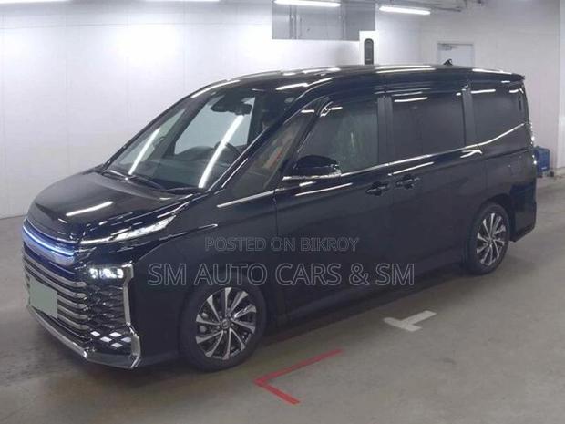 Toyota Voxy Non Hybrid SZ Black 2023