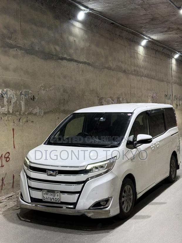 Toyota Noah (hybrid) 2019
