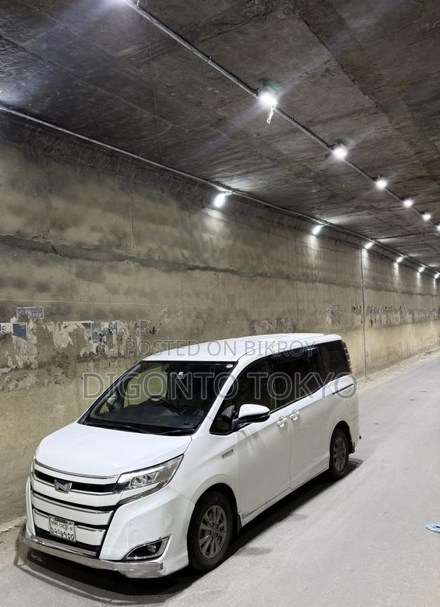 Toyota Noah (hybrid) 2019