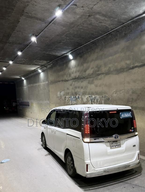 Toyota Noah (hybrid) 2019