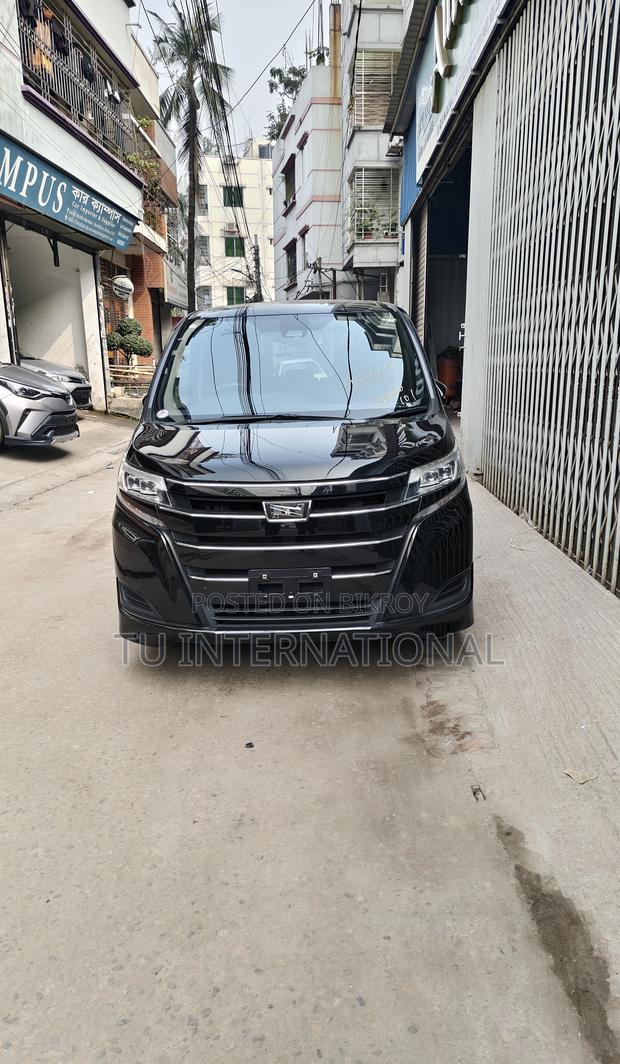 Toyota Noah non hybrid-package 2020