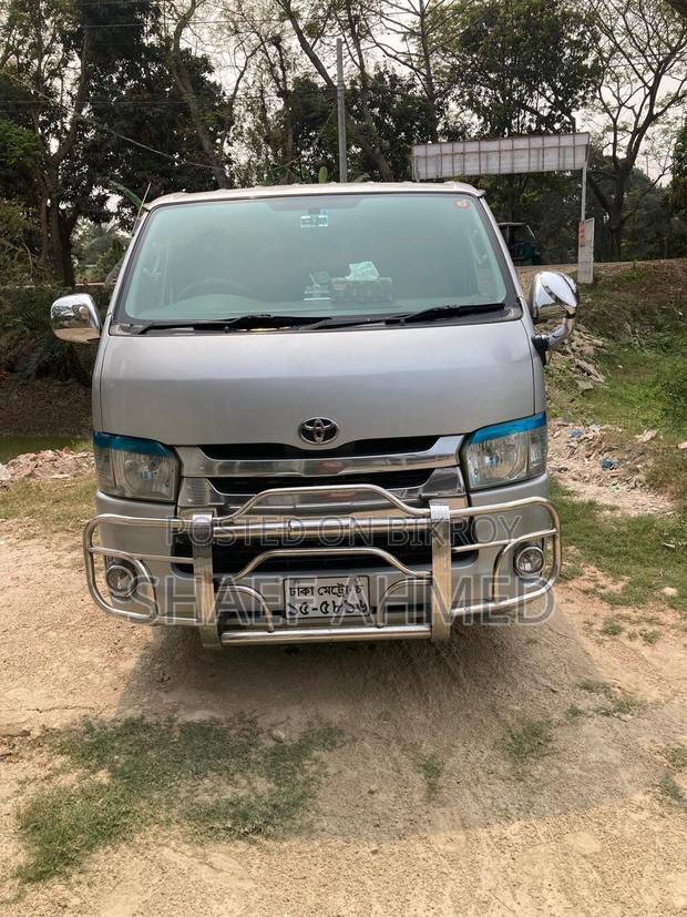 Toyota Hiace 2009