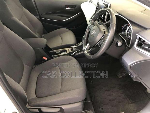 Toyota Corolla S Hybrid Pearl 2020