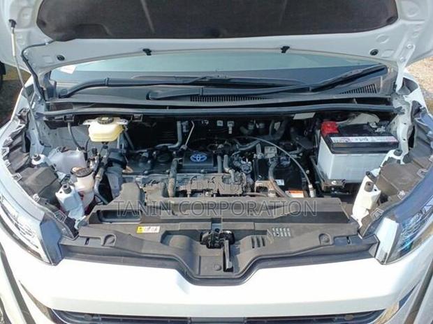 Toyota Noah Hybrid X 2023