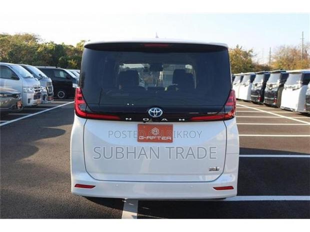 Toyota Noah Z PKG HYBRID 2022