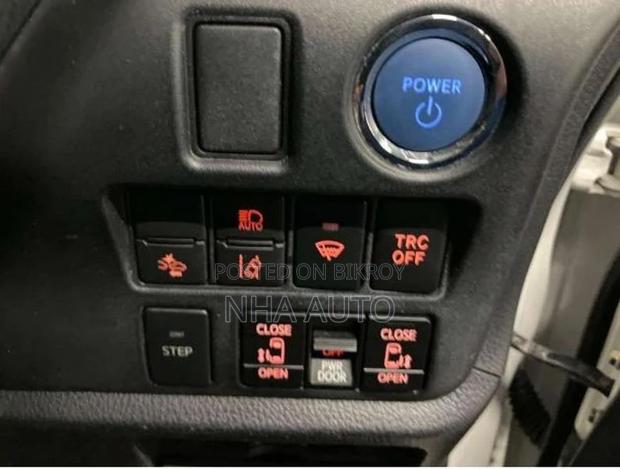 Toyota Noah X HYBRID 2021