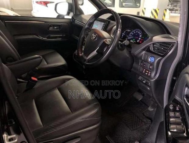 Toyota Noah X HYBRID 2021