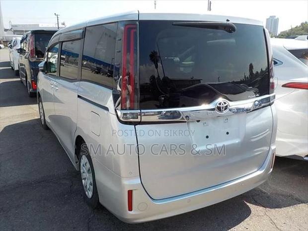 Toyota Noah Non Hybrid X Silver 2021