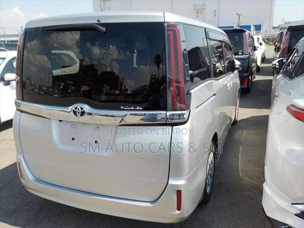 Toyota Noah Non Hybrid X Silver 2021