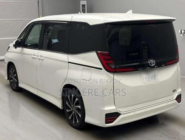 Toyota Noah S-Z HYBRID 2023