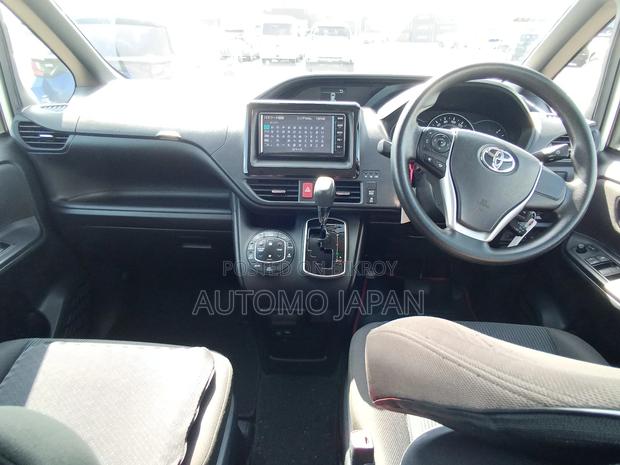 Toyota Noah X 2021