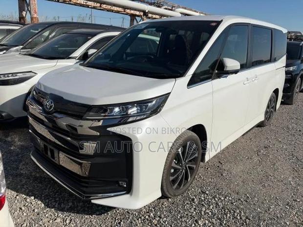 Toyota Noah Hybrid SZ Pearl New 2025