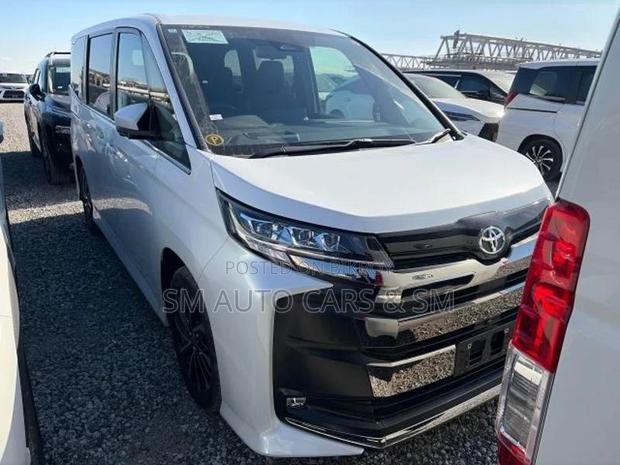 Toyota Noah Hybrid SZ Pearl New 2025