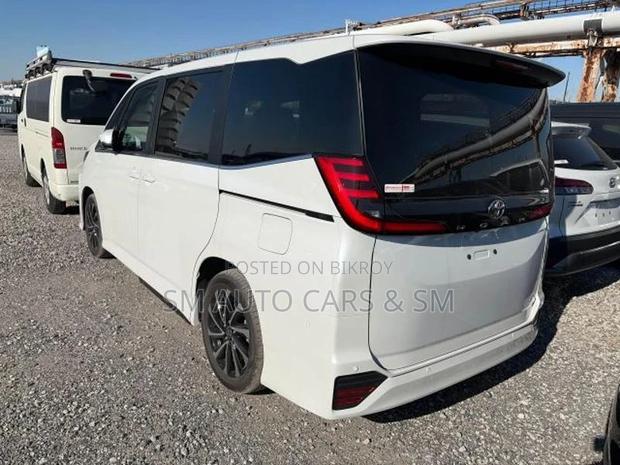 Toyota Noah Hybrid SZ Pearl New 2025