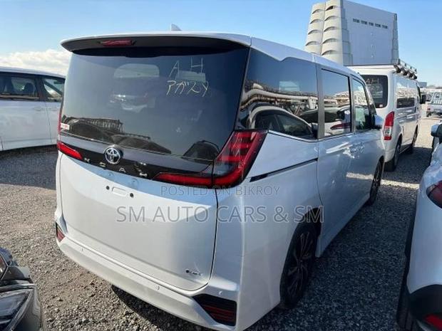 Toyota Noah Hybrid SZ Pearl New 2025