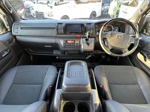 Toyota Hiace SUPER GL DARK PRIME 2022