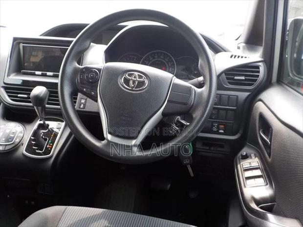 Toyota Noah HYBRID X PACKAGE 2021