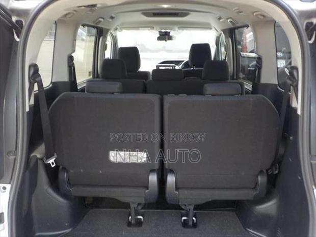 Toyota Noah HYBRID X PACKAGE 2021