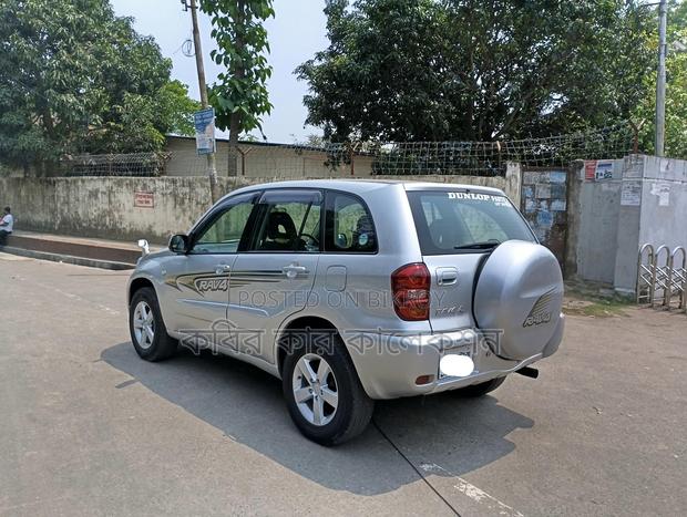Toyota RAV4 silver 2004