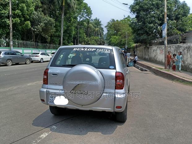 Toyota RAV4 silver 2004