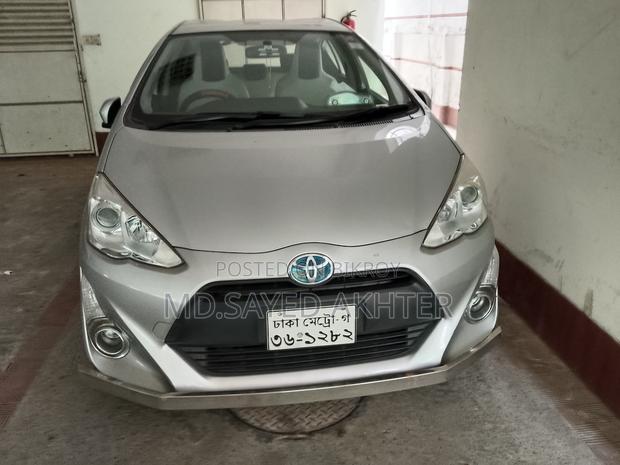 Toyota Aqua Hy-brid 2015
