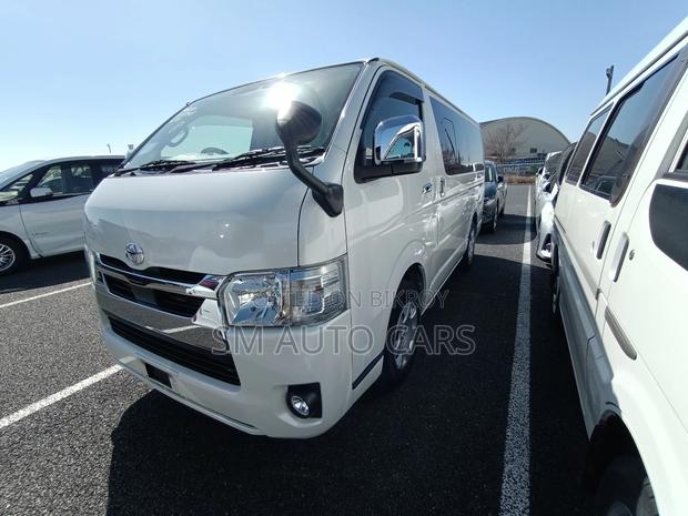 Toyota Hiace Super GL Pearl 2021