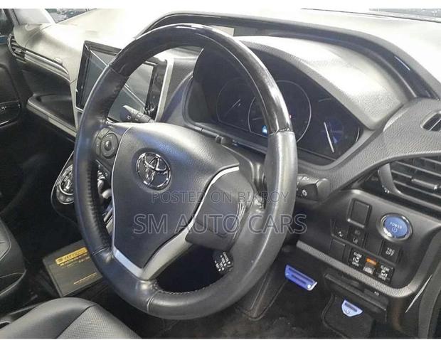 Toyota Esquire Hybrid Gi Black 2020