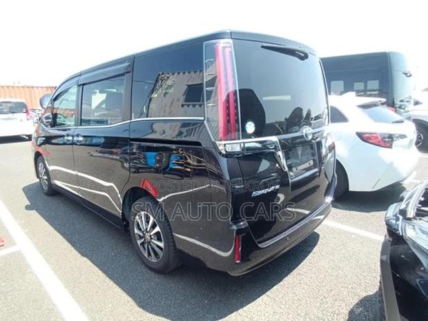 Toyota Esquire Hybrid Gi Black 2020