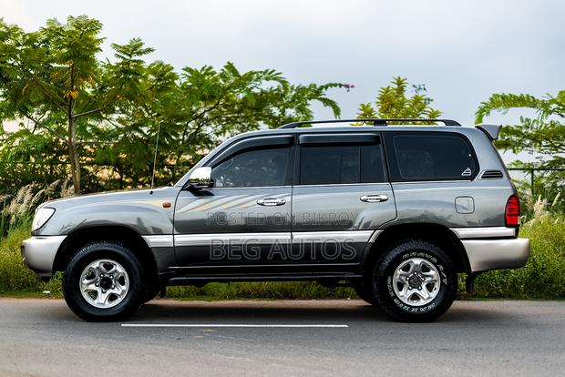 Toyota Land Cruiser 105 1999