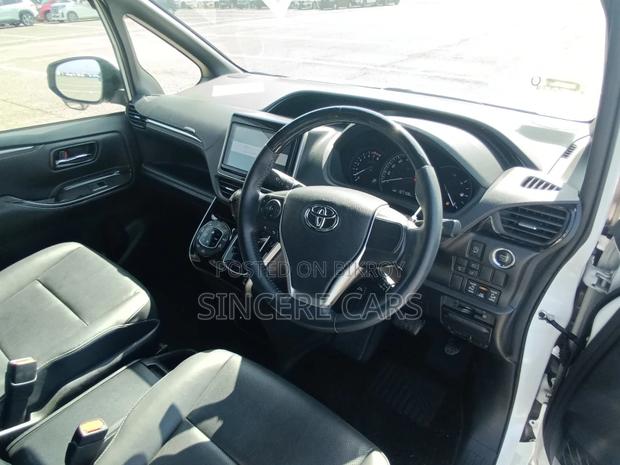 Toyota Esquire GI PACKAGE NON HYB 2021