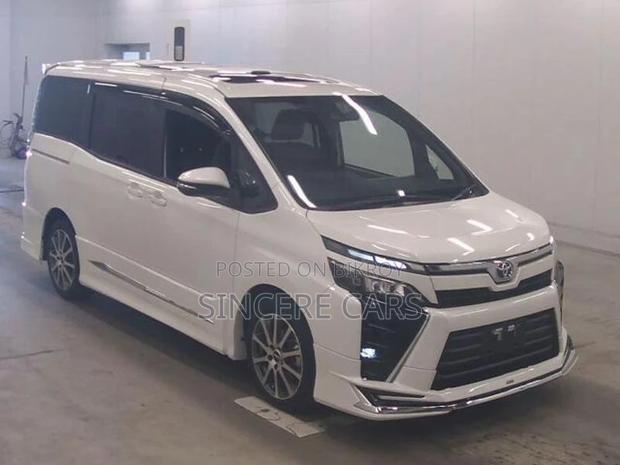 Toyota Voxy Sunroof Moon roof 2021