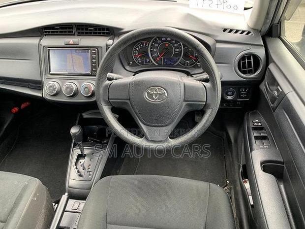 Toyota Axio Non Hybrid EX Silver 2021