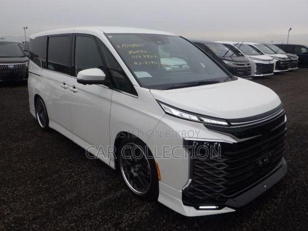 Toyota Voxy S-Z MODELLISTA 2023